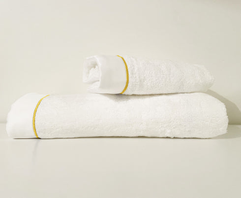 Set Asciugamani con Bordo in Raso e Piping