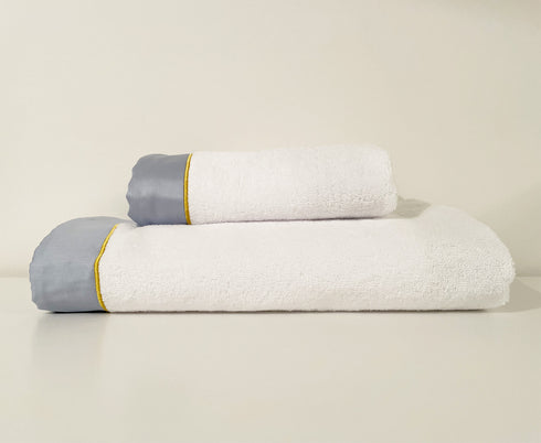 Set Asciugamani con Bordo in Raso e Piping